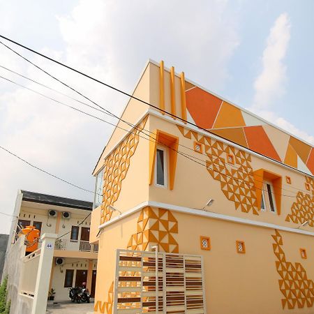 Reddoorz Syariah @ Pahlawan Sidoarjo Exterior foto
